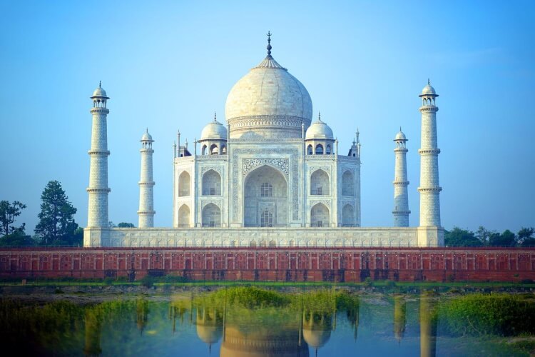 a dungeon masters imagination of a marble palace